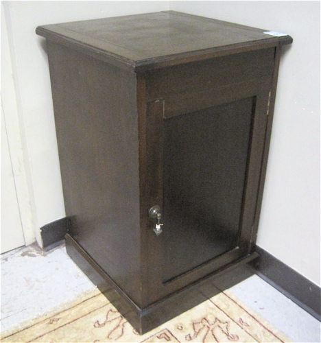 Appraisal: AN EDWARDIAN LIFT-TOP BASIN CABINET WITH SINK English early th