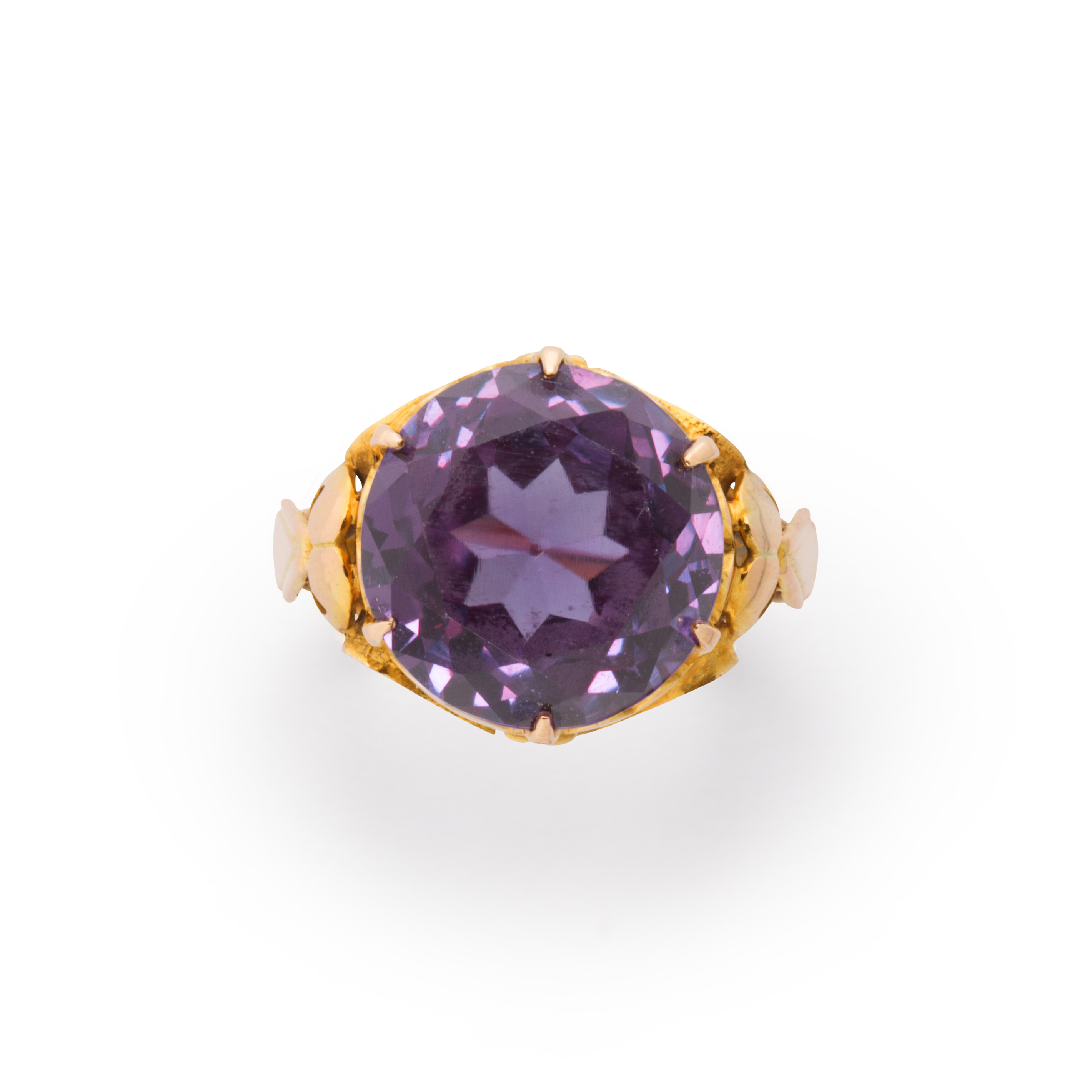 Appraisal: A SYNTHETIC COLOR-CHANGING SAPPHIRE AND FOURTEEN KARAT GOLD RING A