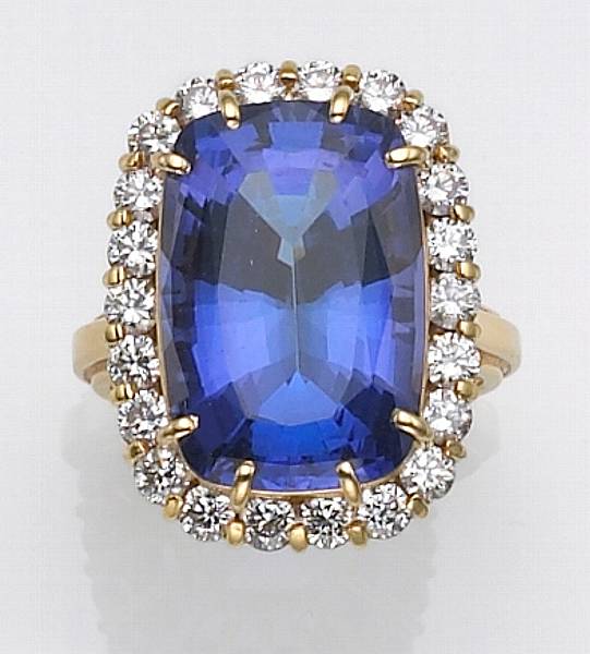 Appraisal: A tanzanite diamond and eighteen karat gold ring centering an