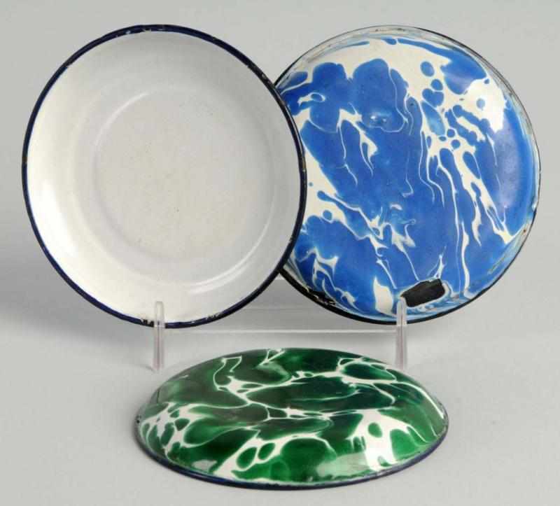 Appraisal: Lot of Swirl Graniteware Coasters Description Includes one emerald and