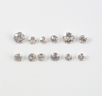 Appraisal: Twelve graduated circular cut diamonds cts in total