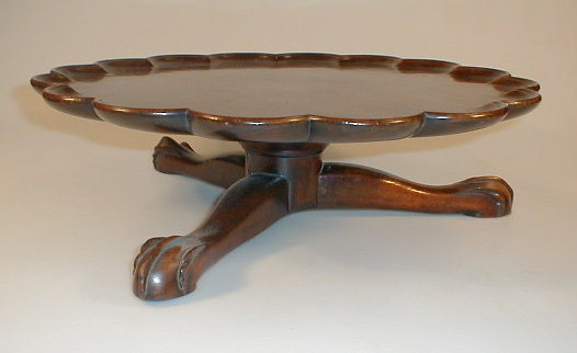 Appraisal: A Georgian style mahogany Lazy Susan with pie crust dished