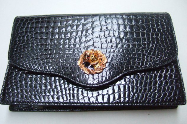 Appraisal: A black lizard skin ladies clutch bag mounted to the