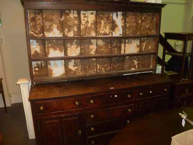 Appraisal: A GEORGIAN OAK TWO TIERED DRESSER the upper section fitted