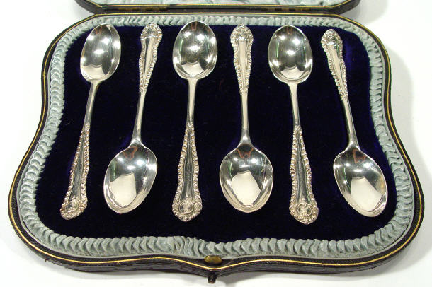 Appraisal: Set of six silver teaspoons in a velvet lined case