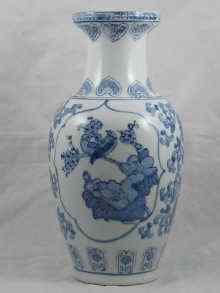 Appraisal: A large Chinese ceramic blue and white vase with underglaze