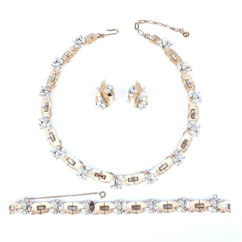 Appraisal: TRIFARI TEXTURED GOLD TONE DIAMANTE PC PARURE LINK NECKLACE BRACELET