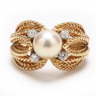 Appraisal: KT Pearl and Diamond Ring centered with one cultured saltwater