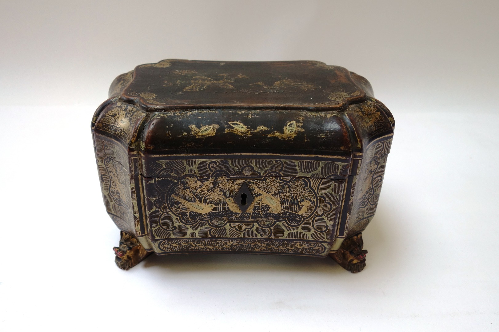 Appraisal: An early Victorian black lacquer chinoiserie decorated tea caddy of