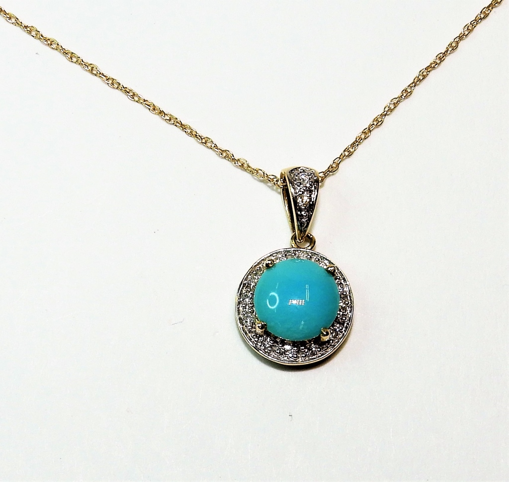 Appraisal: K YELLOW GOLD TURQUOISE DIAMOND NECKLACE China th CenturyTurquoise cabochon