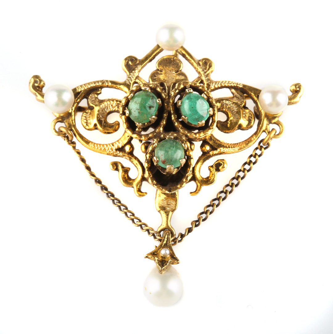 Appraisal: An Emerald and Pearl Brooch K Victorian pendant brooch with