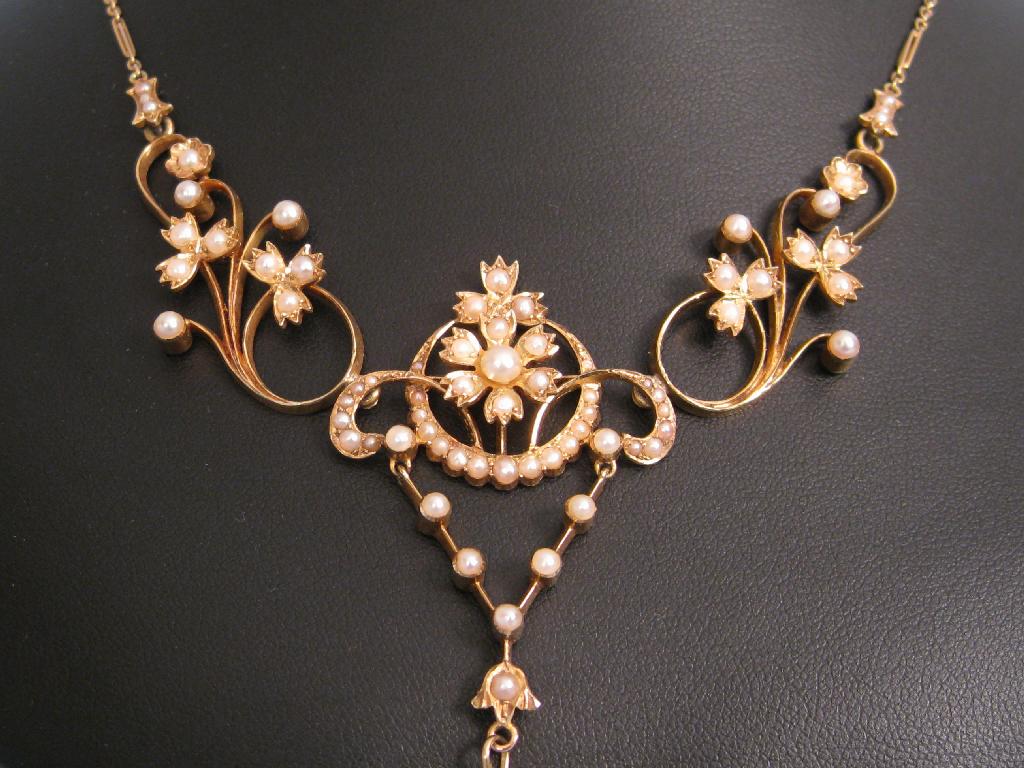 Appraisal: An Edwardian Collarette Necklace set numerous seed pearls in flower