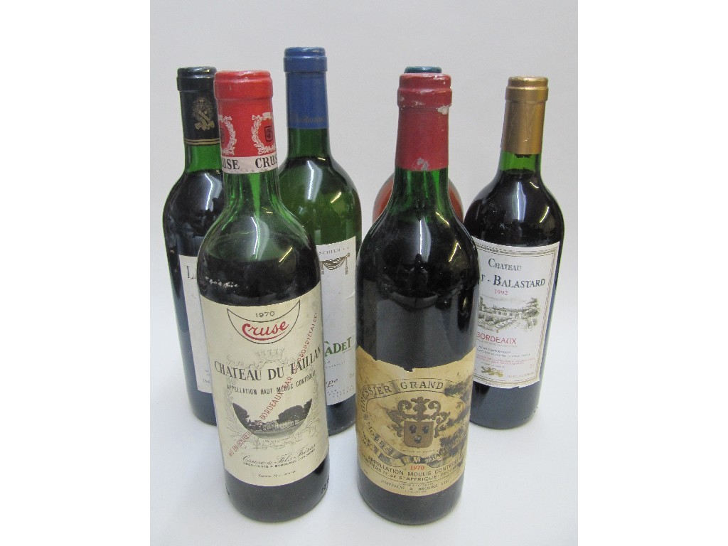 Appraisal: Seventeen bottles of assorted vintage wines including Barsac Mouton Cadet