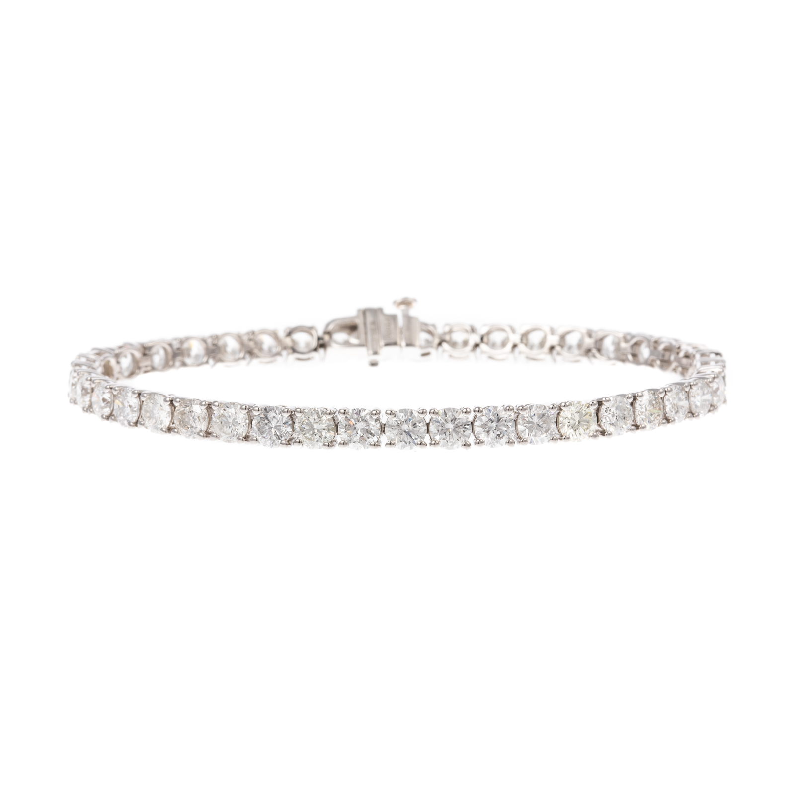 Appraisal: A CTW DIAMOND TENNIS BRACELET IN PLATINUM Platinum tennis bracelet