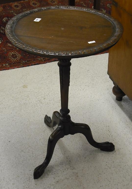 Appraisal: Small mahogany occasional circular tripod table the top with egg