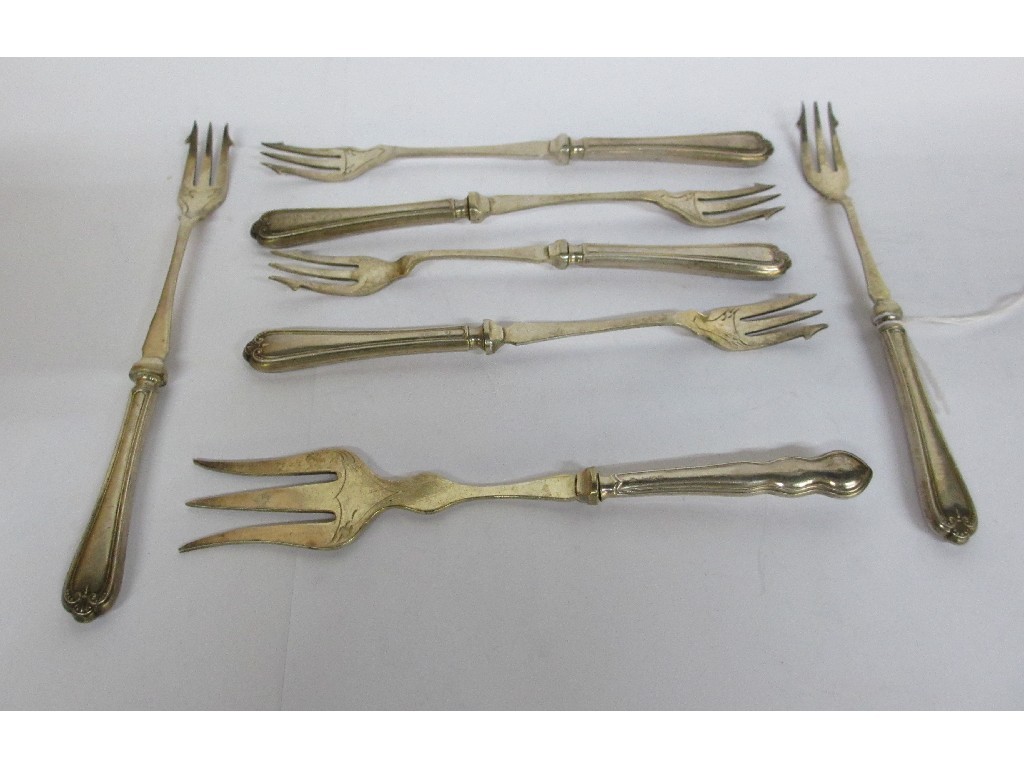 Appraisal: A lot comprising six silver handled forks and a server