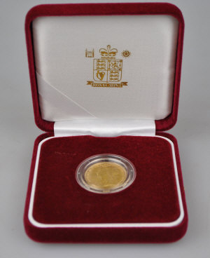 Appraisal: A Royal Mint boxed sovereign