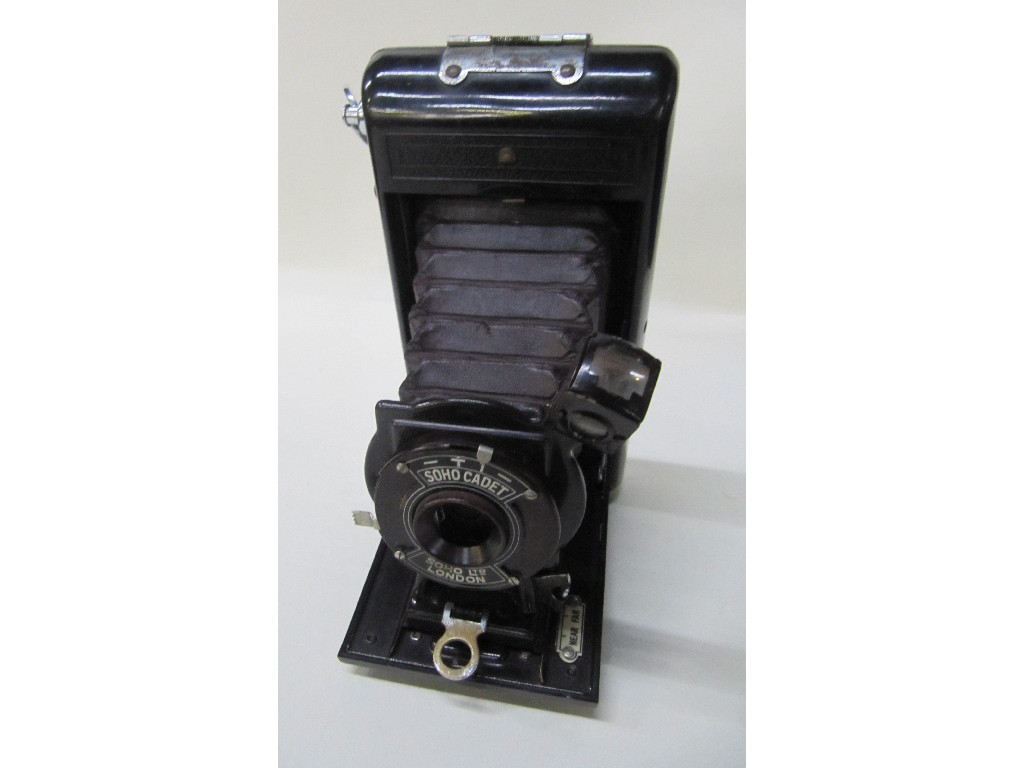 Appraisal: Bakelite cased bellows and camera