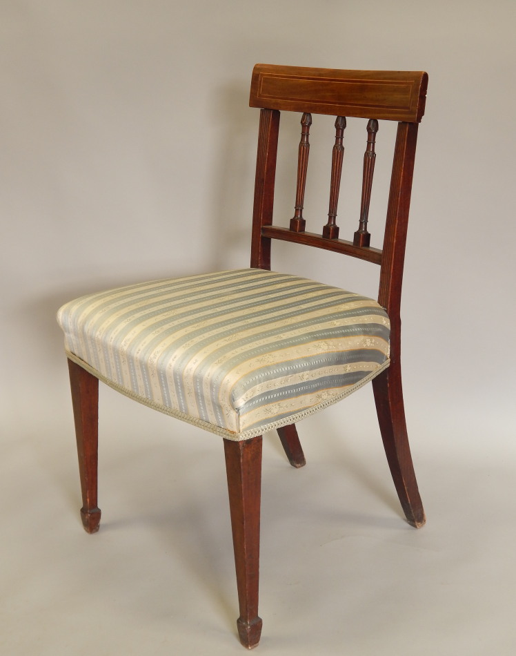 Appraisal: A thC mahogany and cross banded dining chair with reeded