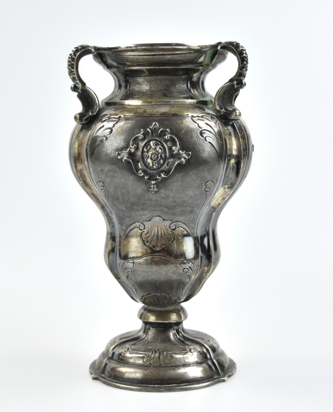 Appraisal: a silver trophy shaped container rising from a splayed foot