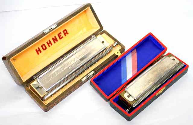 Appraisal: A HOHNER IV CHROMATIC OCTAVE HARMONICA IN ORIGINAL CASE and