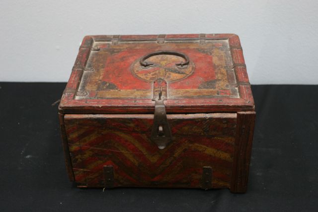 Appraisal: A Jeweller's box Jeweller's tool box with drop front interior