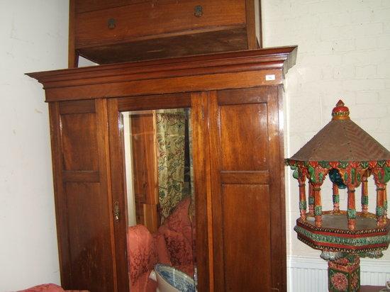 Appraisal: An Edwardian mahogany single mirrored door wardrobe and a dressing