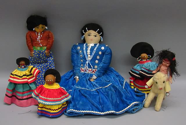 Appraisal: Lot of Native American dolls and Navajo women and Florida