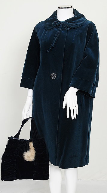 Appraisal: A s blue velvet coat single button fastening to front