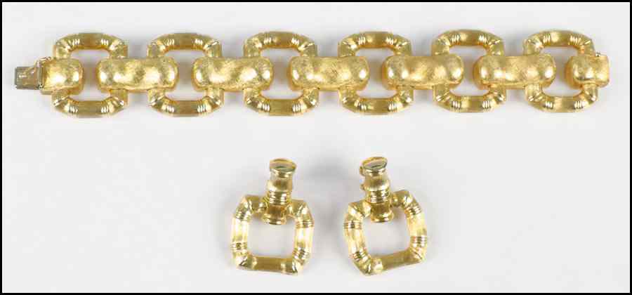 Appraisal: ITALIAN KARAT YELLOW GOLD DEMI-PARURE Comprised of a link bracelet