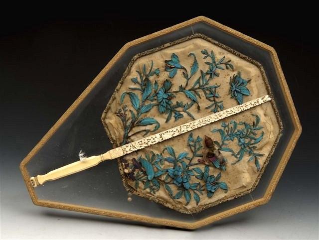 Appraisal: AN ANTIQUE CHINESE OCTAGONAL SILK FAN within a case mounted