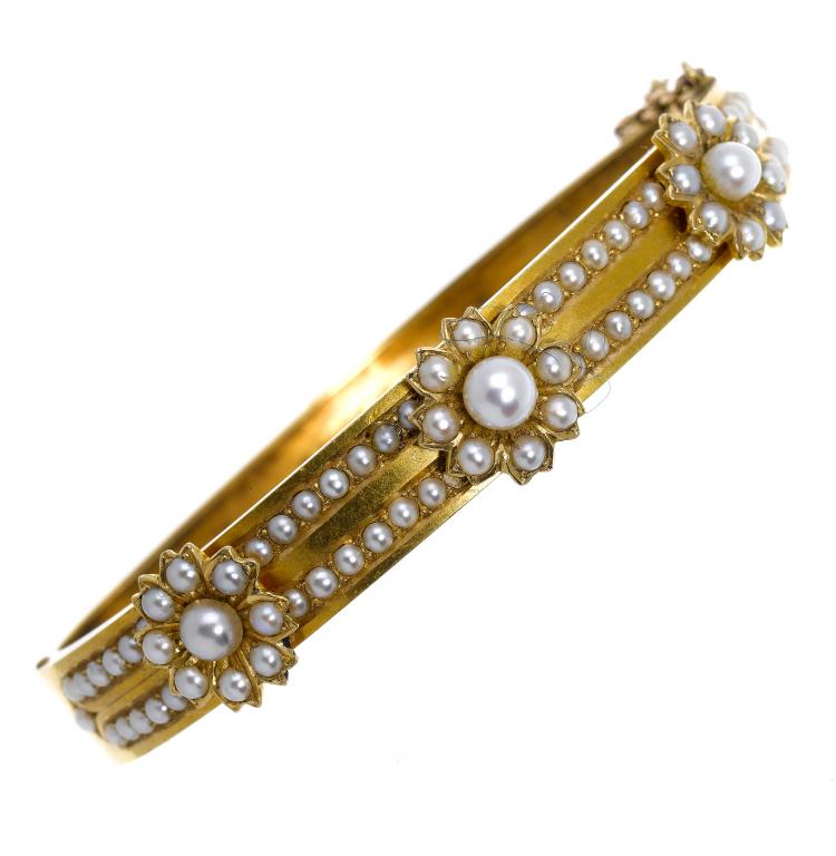 Appraisal: A GOLD BRACELET with three flowerhead clusters and two lines