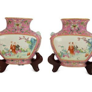 Appraisal: A Pair of Famille Rose Porcelain Wall Pockets th Century