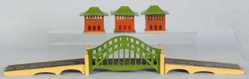 Appraisal: Lionel Standard Gauge O-Gauge Accessories Description Pre-war Includes two standard