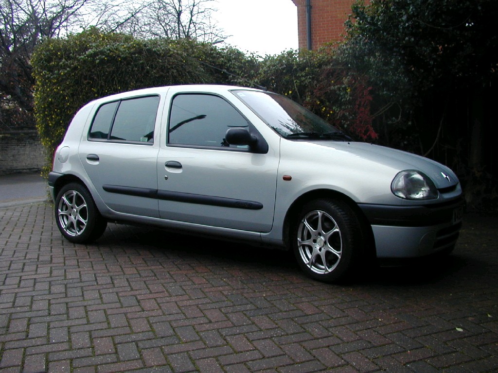 Appraisal: A Renault Clio Alize cc -door hatchback auto First Reg