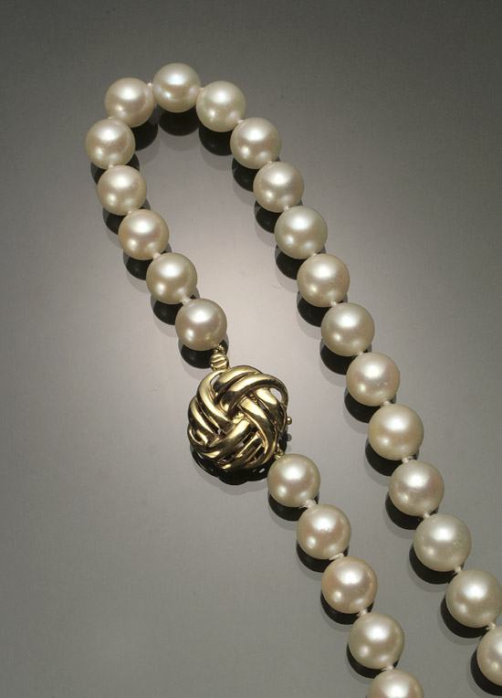 Appraisal: Choker Length Cultured Pearl Necklace Knotted The single strand having