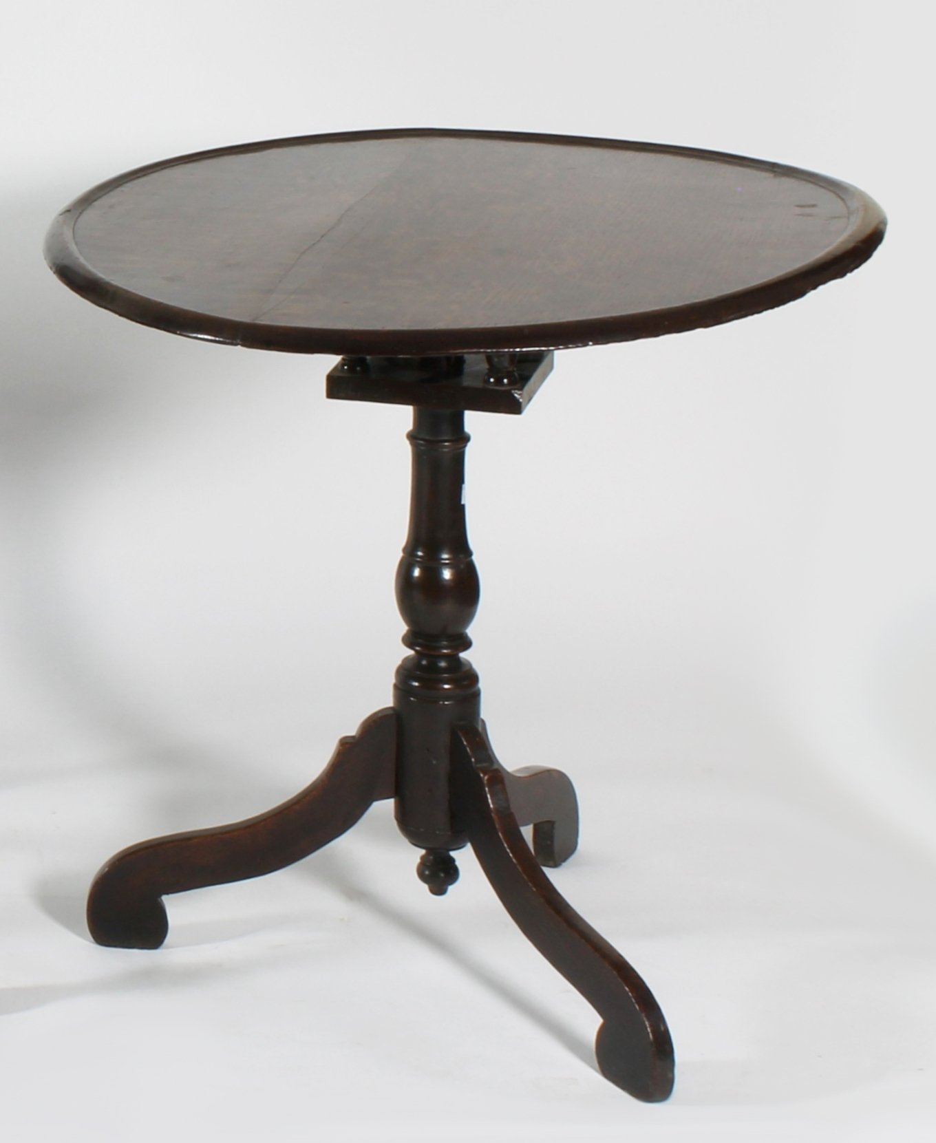 Appraisal: A very fine William and Mary oak tripod table with