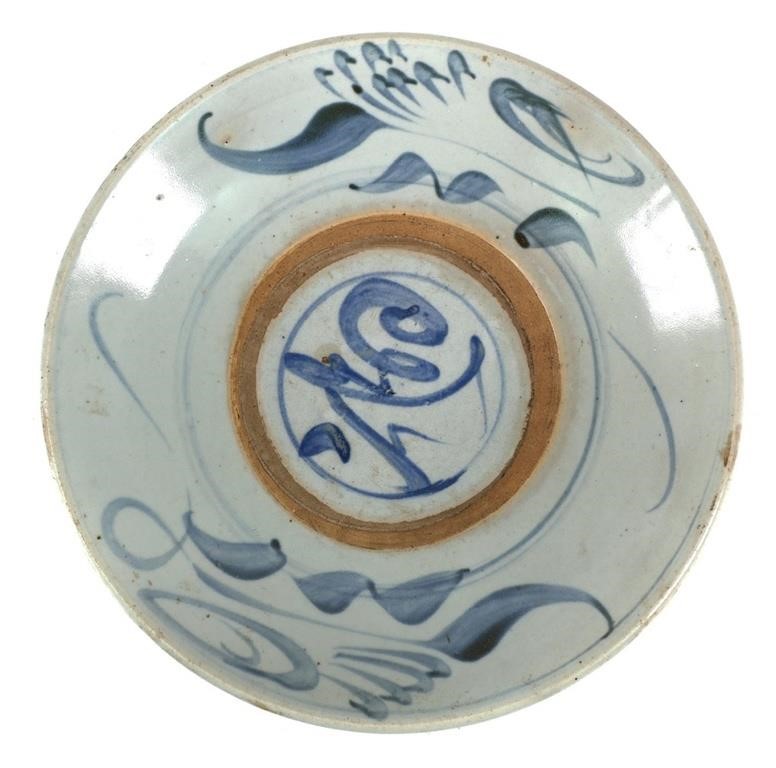 Appraisal: Chinese blue and white Qing Dynasty ceramic plate measuring diameter