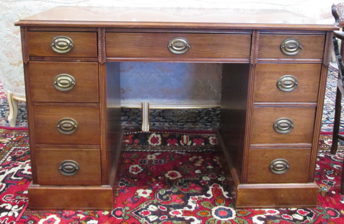 Appraisal: FEDERAL STYLE MAHOGANY DESK American mid- th century a rectangular