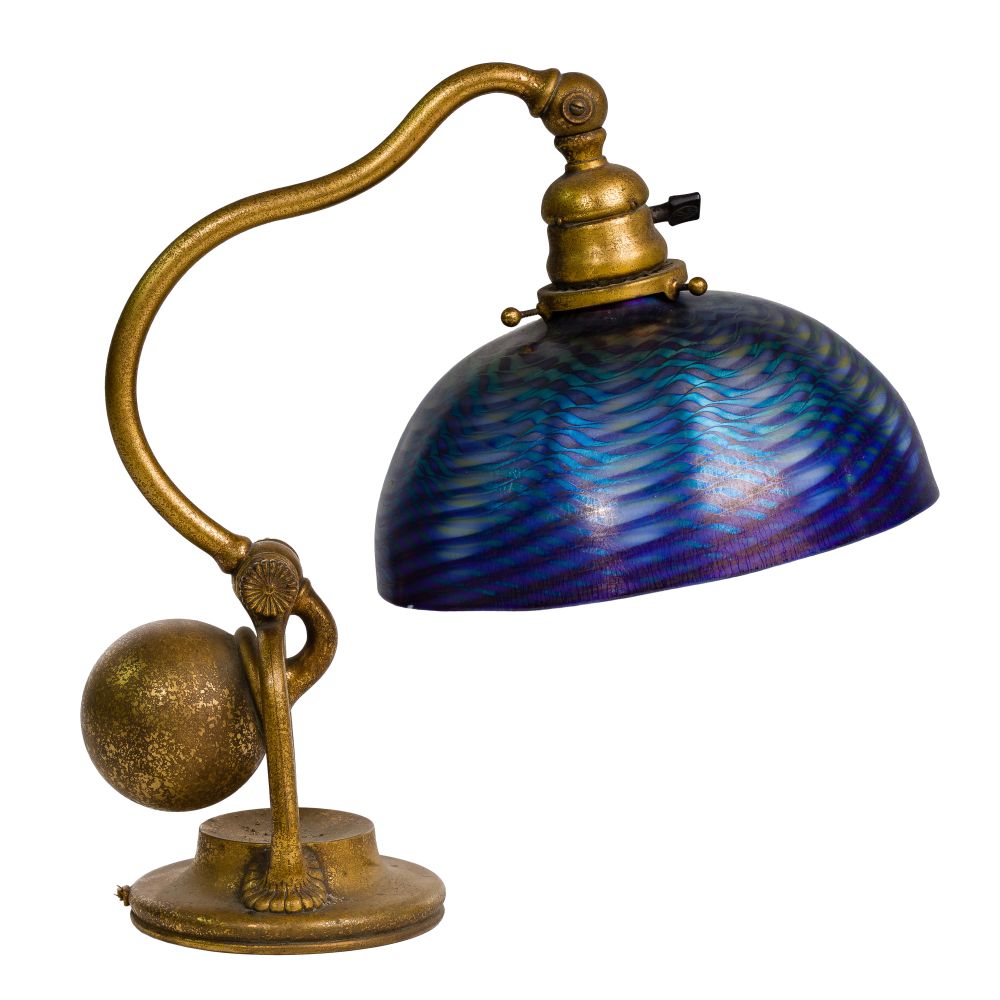 Appraisal: TIFFANY STUDIOS COUNTERBALANCE DESK LAMPGold dore single arm counterbalance base