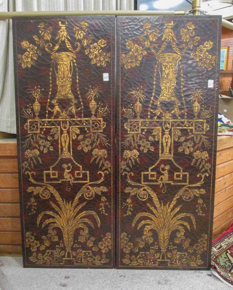 Appraisal: A LARGE PAIR OF DECORATIVE WALL PLAQUES Chinese export th