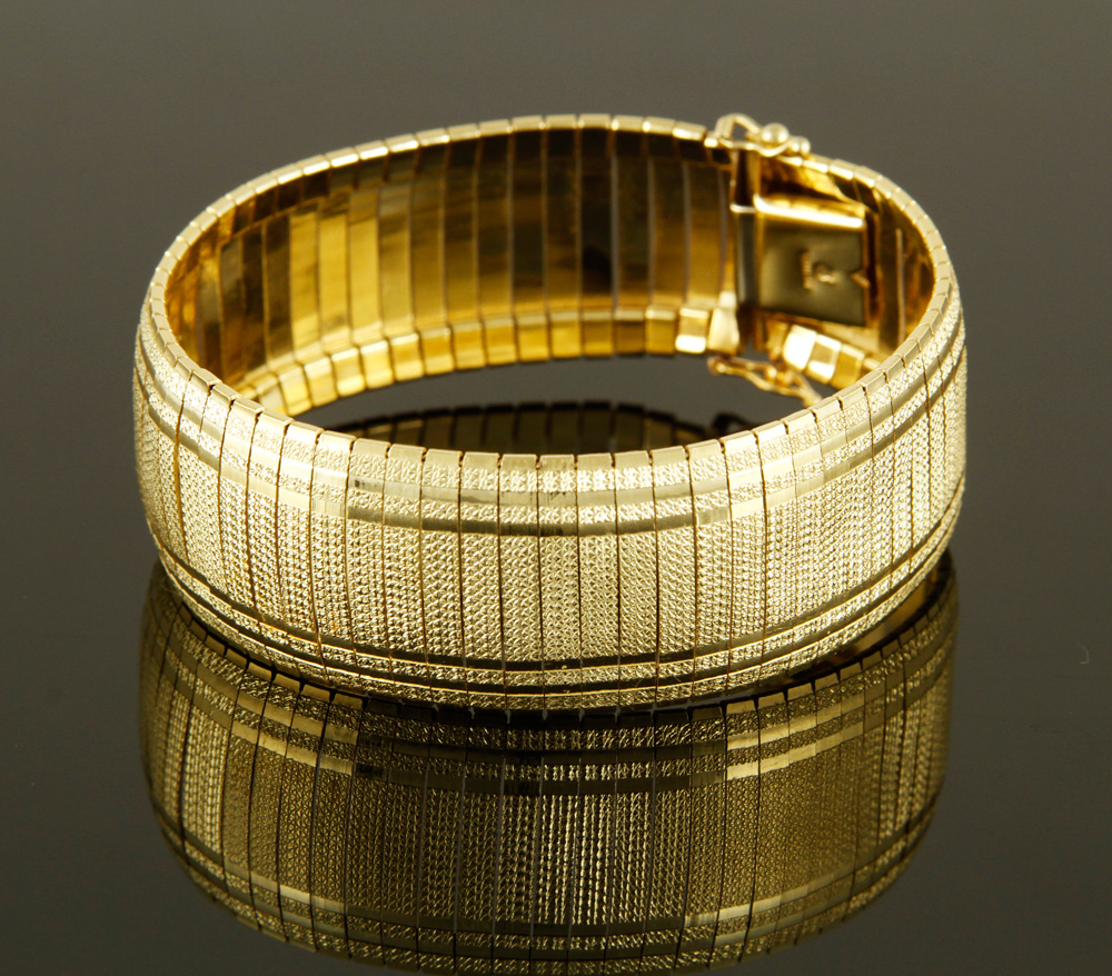 Appraisal: - K Yellow Gold Bracelet K yellow gold bracelet approximately