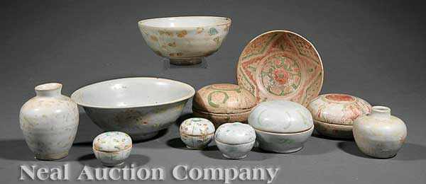 Appraisal: A Large Group of Chinese Zhangzhou Polychrome Vessels probably Ming