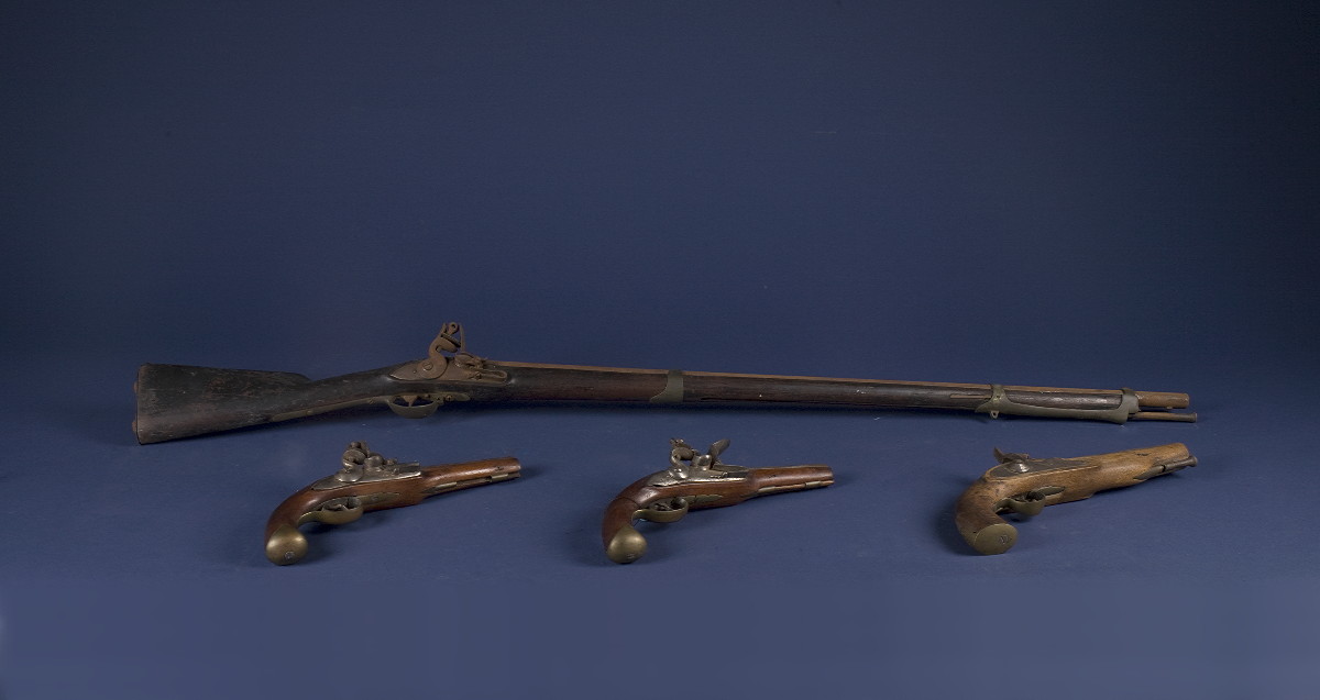 Appraisal: ENGLISH PERCUSSION PISTOL AND A DUTCH FLINTLOCK MUSKET The pistol