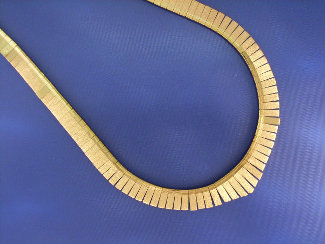 Appraisal: An ct gold fringe necklace length cm gms