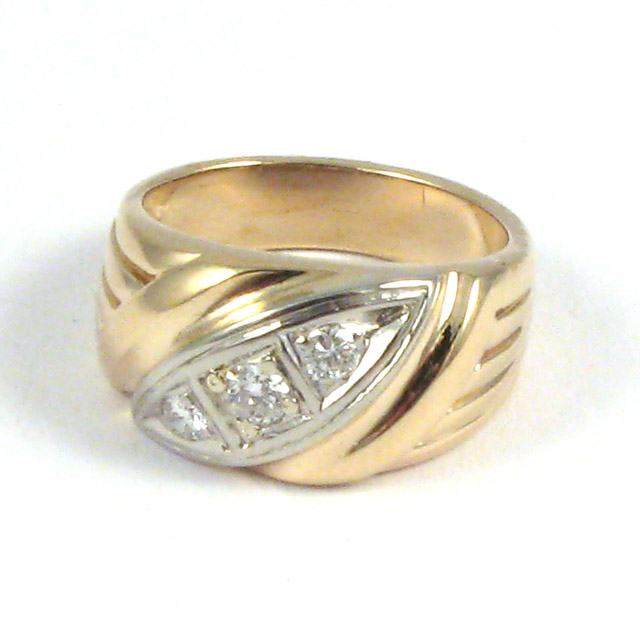 Appraisal: DIAMOND FOURTEEN KARAT YELLOW AND WHITE GOLD RING the yellow