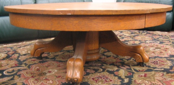 Appraisal: AN ANTIQUE ROUND OAK COFFEE TABLE American late th century