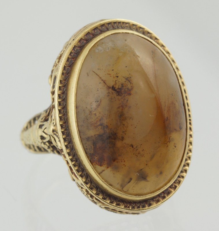 Appraisal: Unmarked YG filigree ring with oval agate cabochon stone tests