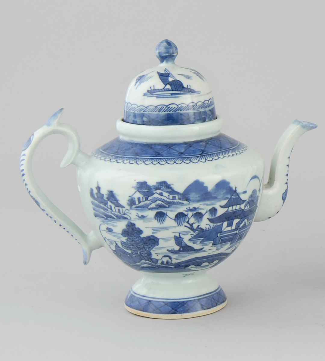 Appraisal: CHINESE EXPORT BLUE AND WHITE PORCELAIN TEAPOT Late th Early