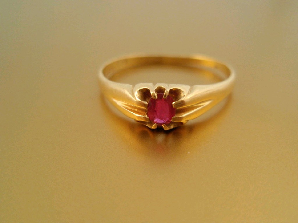 Appraisal: A gentleman's signet ring set with a central small ruby